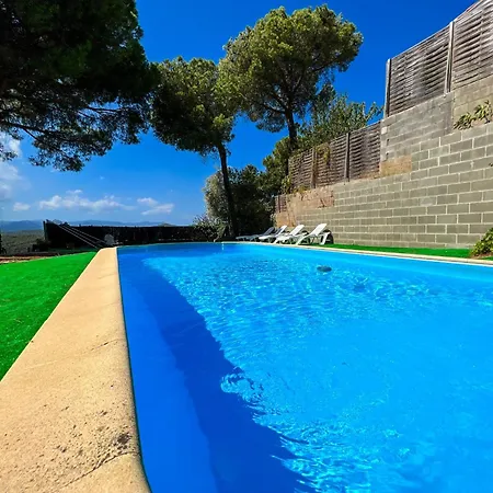 Chic Coastal With Tranquil Pool Holiday home